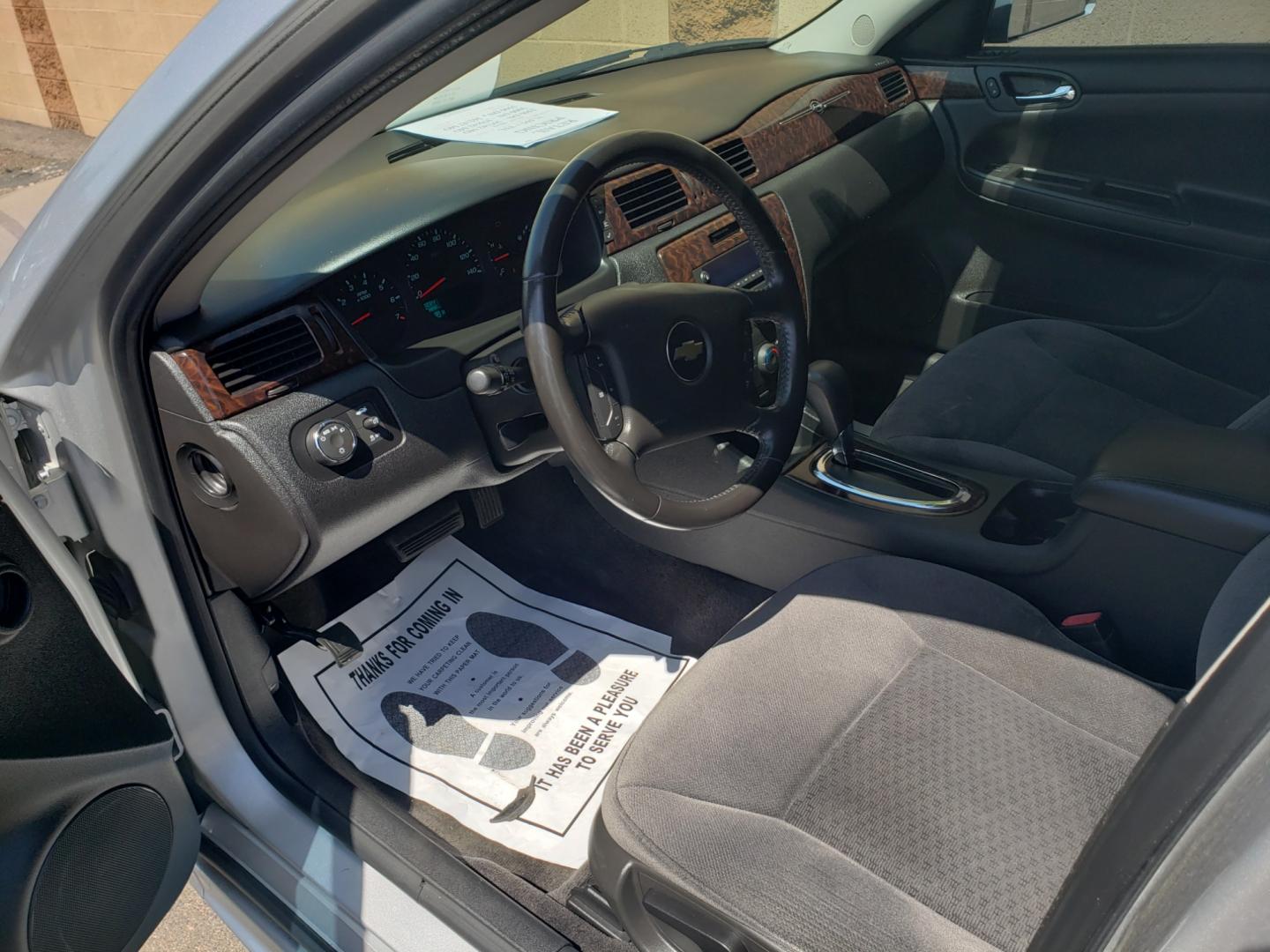 2013 silver /gray and black Chevrolet Impala LS (2G1WA5E32D1) with an 3.6L V6 DOHC 16V FFV engine, 6-Speed Automatic transmission, located at 323 E Dunlap Ave., Phoenix, AZ, 85020, (602) 331-9000, 33.567677, -112.069000 - 2013 Chevrolet Impala LS, EXCELLENT condition, A Real Must See!!.... No accidents, Power everything, Ice cold ac, Gray and Black interior with gary cloth seats in near perfect condition, power windows, power door locks, clean Arizona title, Runs and Drives Excellent. Very clean inside and out, Any q - Photo#9